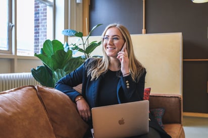 woman uses Google Voice to communicate with colleagues Photo by <a href=json/%40magnetme8504.json?utm_source=unsplash&utm_medium=referral&utm_content=creditCopyText%22>Magnet.me</a> on <a href=json/315vpgsafuk8504.json?utm_source=unsplash&utm_medium=referral&utm_content=creditCopyText%22>Unsplash</a>   